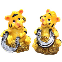 Сувенир Тигр с подковой 6см керамика 4 вида  BY2182