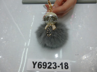 Брелок меховой Красотка со стразами 9см Y6923-18