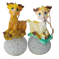 Статуэтка керам. Овечка на шаре 9см, светящийся, 2 вида Y1242-14/7414