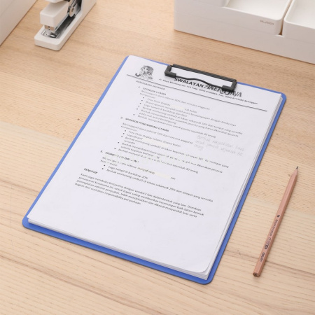 Планшет с зажимом А4 полипропилен синий EF75432 от магазина "Карандаш"