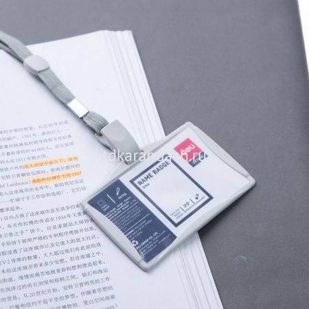 Бейдж 94х60мм горизонтальный, с серым шнуром, пластик серый E5744 от магазина "Карандаш"