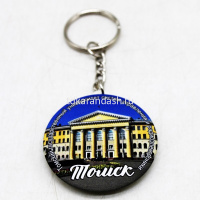 Брелок "Виды Томска №4. Главный корпус ТУСУР" круглый d-44мм, покрытие софт-тач от магазина "Карандаш"