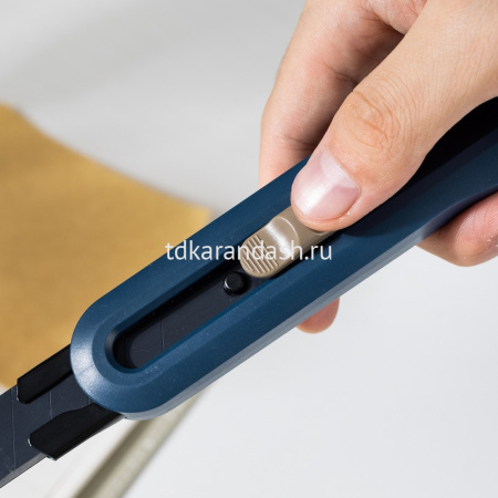 Нож канцелярский 9мм "Nusign" с фиксатором лезвия, сталь, синий NS063-BL от магазина "Карандаш"