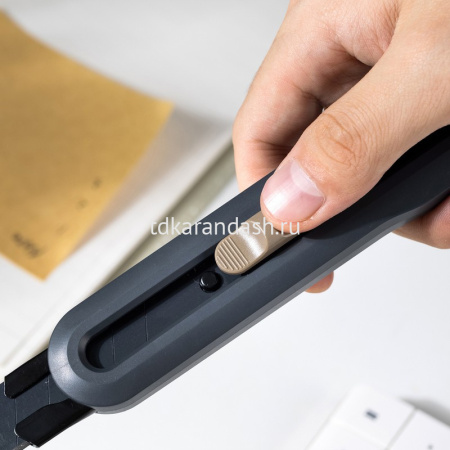 Нож канцелярский 9мм "Nusign" с фиксатором лезвия, сталь, серый ENS063-GR от магазина "Карандаш"